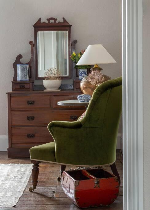 Sarah'S - A Townhouse Apartment In Georgian Holt Holt  Extérieur photo